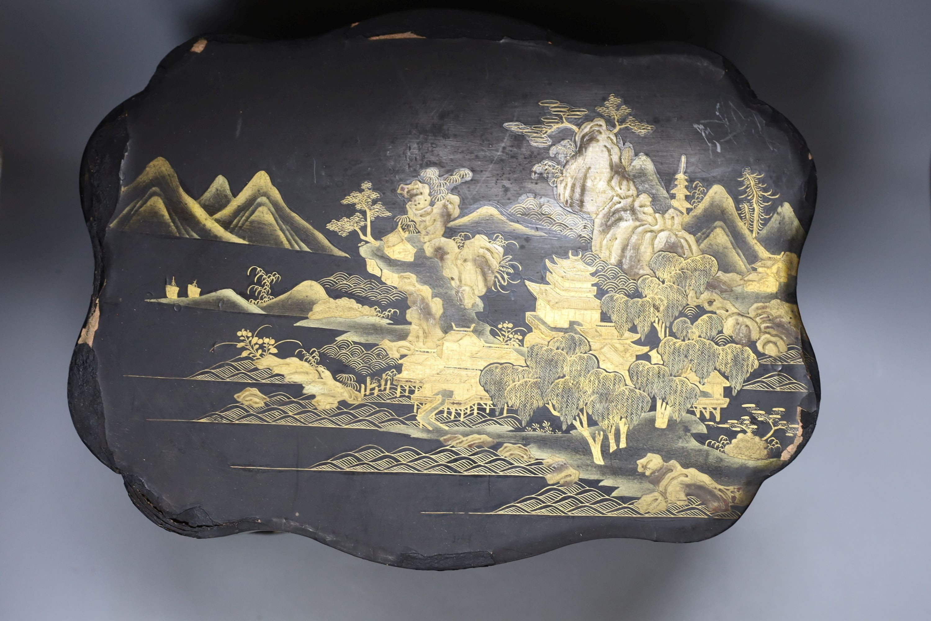 A Chinese gilt metal pierced jar and cover decorated with birds, together with a large Chinese lacquer box (2)